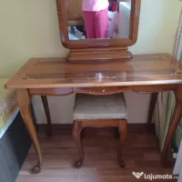 Masă de toaletă din lemn lăcuit, stare excelentă, cu oglindă și taburet
