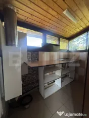 Proprietate de poveste cu piscină, ciubăr și căsuță î