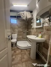 Proprietate de poveste cu piscină, ciubăr și căsuță î