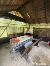 Proprietate de poveste cu piscină, ciubăr și căsuță î