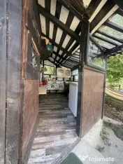 Proprietate de poveste cu piscină, ciubăr și căsuță î