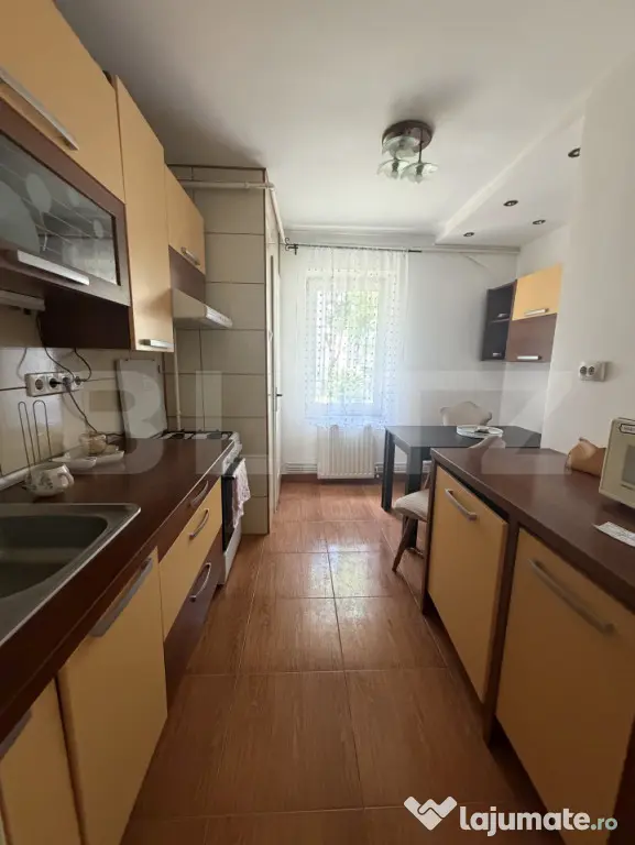Apartament 3 camere de vânzare – zona Tudor