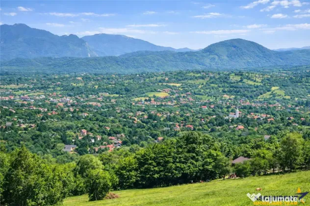 3.000mp de incantare montana cu cabana din lemn masiv, Zarne