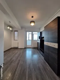 Vand apartament 2 camere str. Tineretului