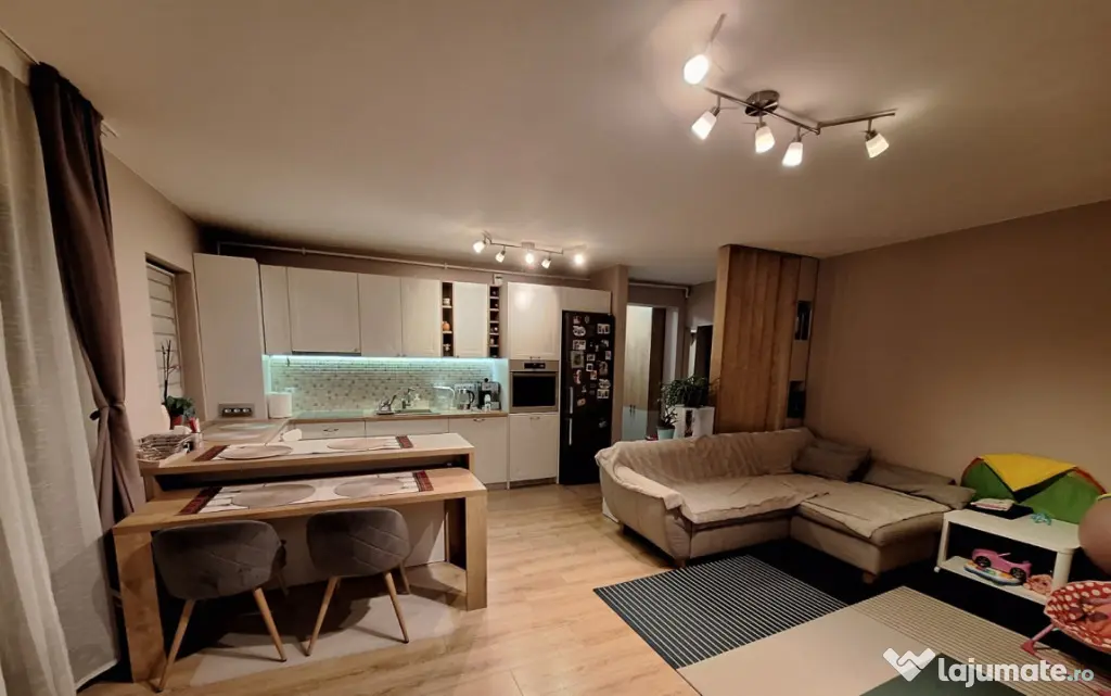 Apartament 3 camere 65mp + Parcare Exterioara | Zona Terra |