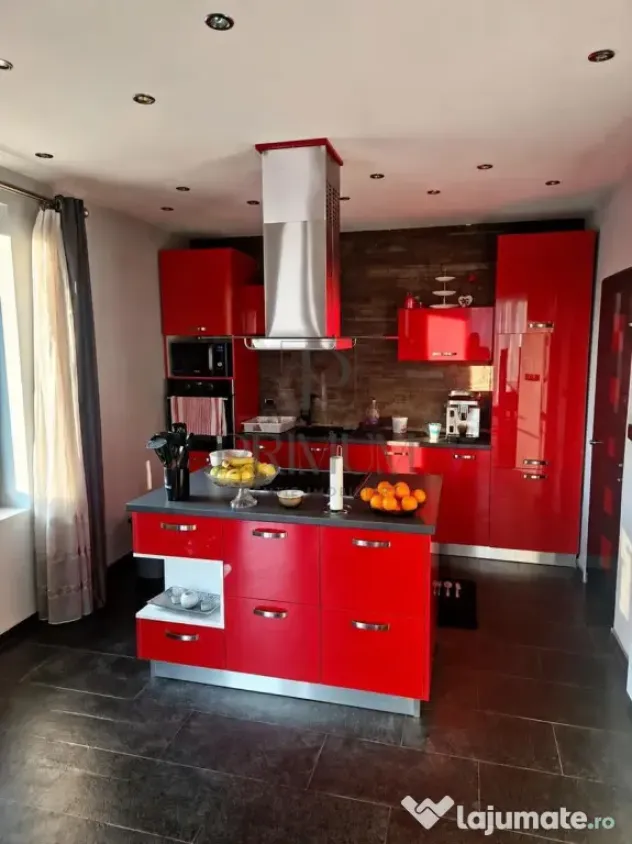 Casa individuala - zona excelenta - la cheie