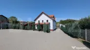 Casa de vanzare, pretabila pentru investitie si locuit 