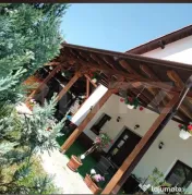 Casa de vanzare, pretabila pentru investitie si locuit 