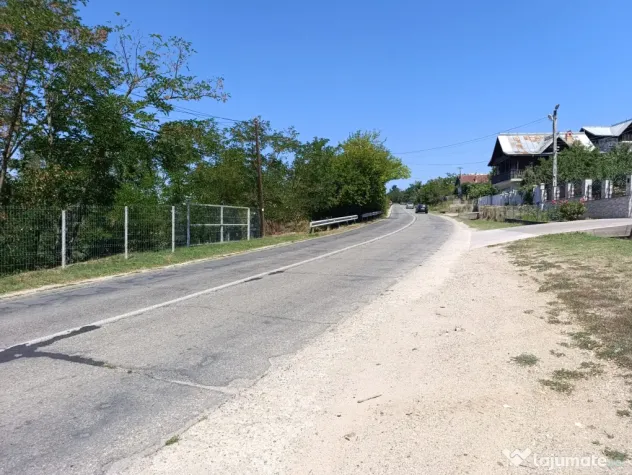 Teren intravilan de vânzare