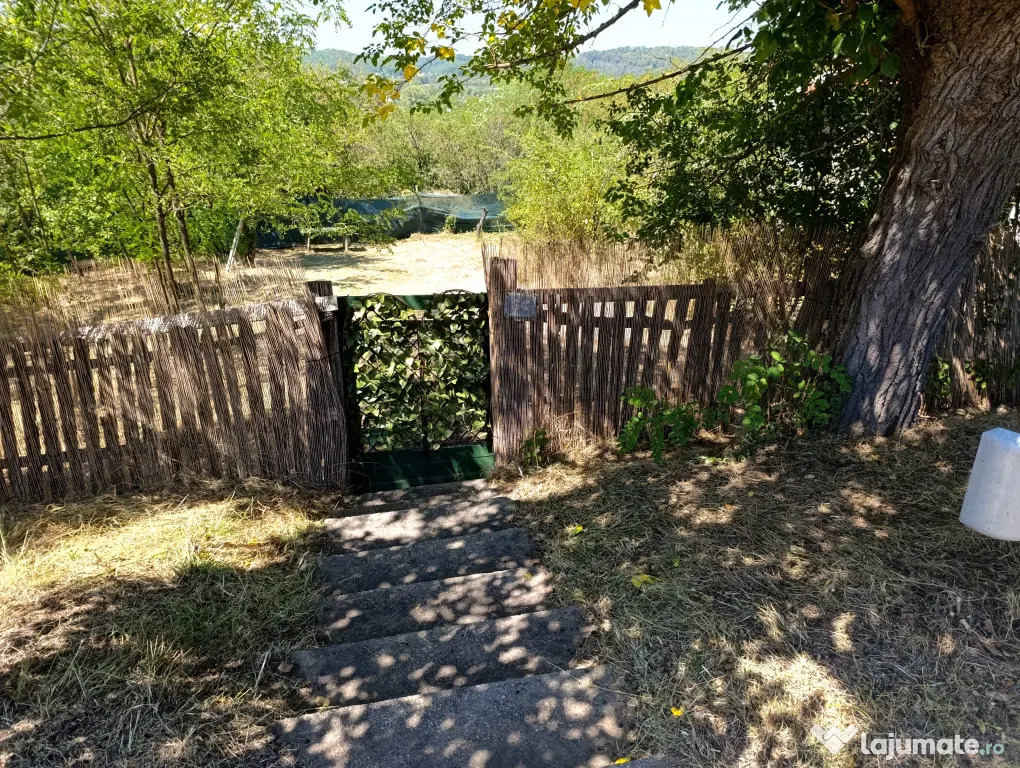 Teren intravilan de vânzare