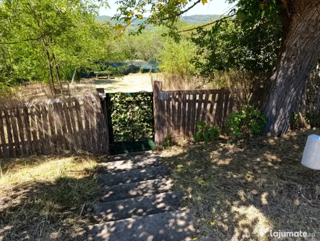 Teren intravilan de vânzare