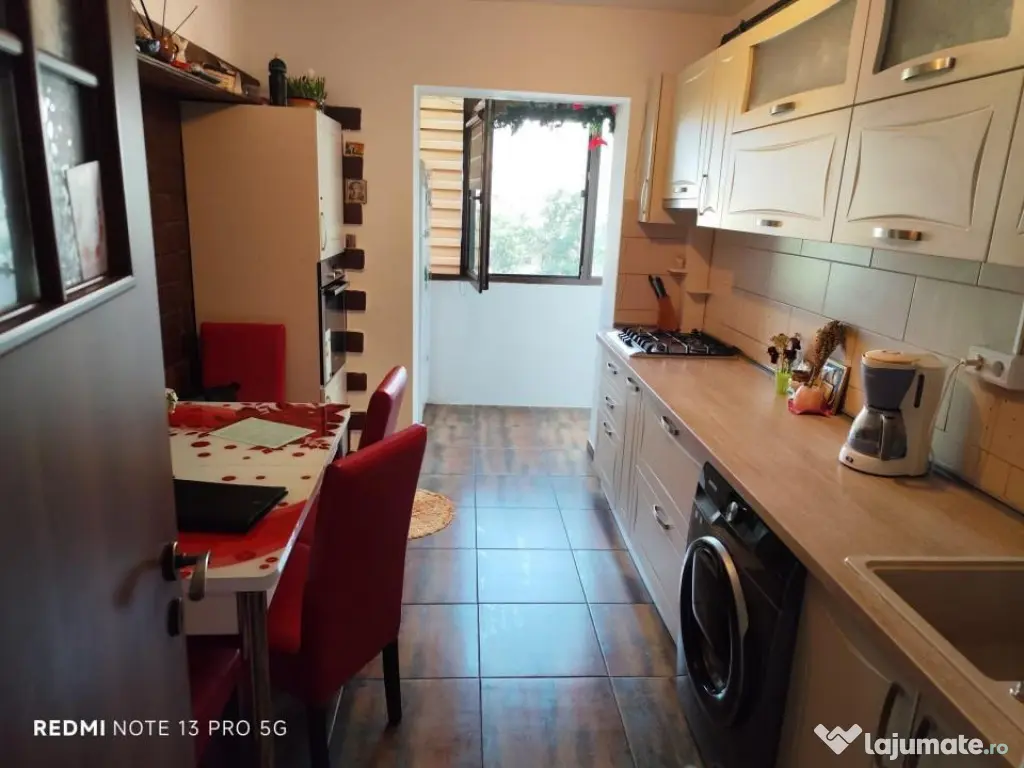 Apartament 4 camere Nord Mega Image