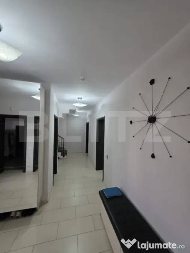 Vila de vanzare, 380 mp, zona Reghin