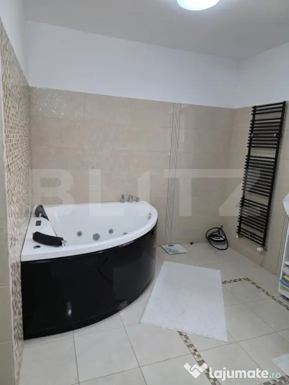 Vila de vanzare, 380 mp, zona Reghin