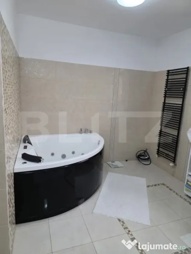 Vila de vanzare, 380 mp, zona Reghin