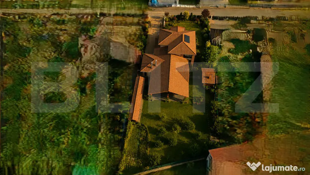 Vila de vanzare, 380 mp, zona Reghin - Reghin (Mures)