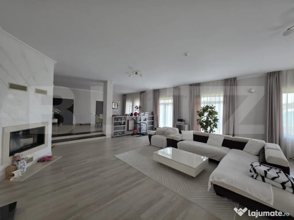 Vila de vanzare, 380 mp, zona Reghin