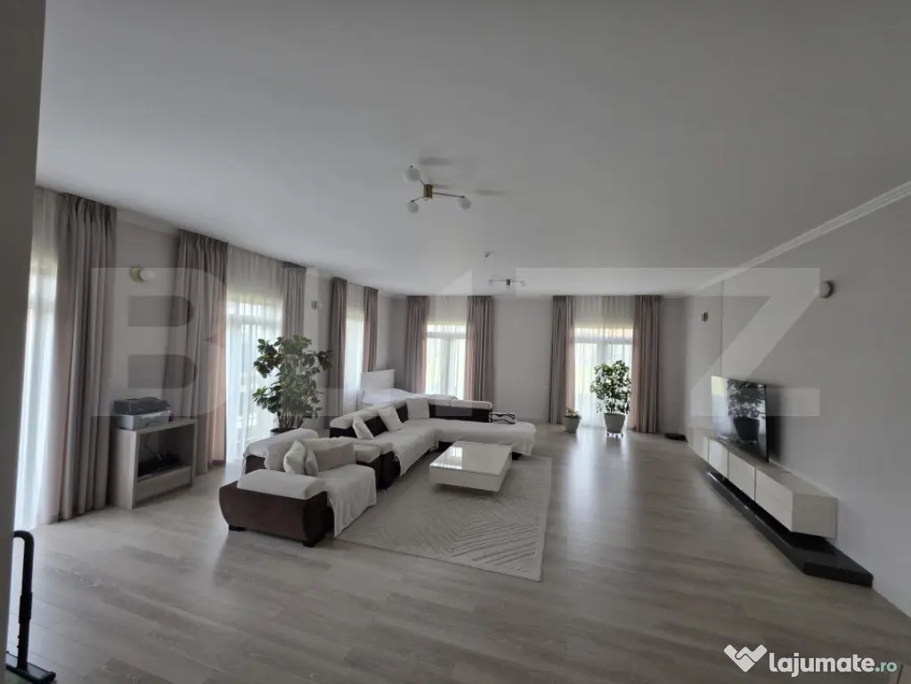 Vila de vanzare, 380 mp, zona Reghin