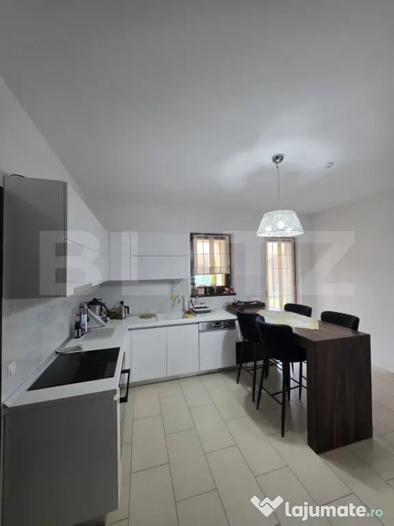 Vila de vanzare, 380 mp, zona Reghin