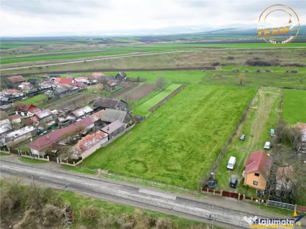 FILM!Potential rezidential investitional: 8.000 mp intravil