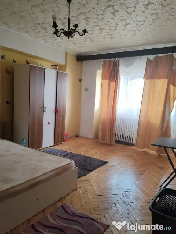 Apartament 3 camere, 2 grupuri sanitare, 2 balcoane, etaj...