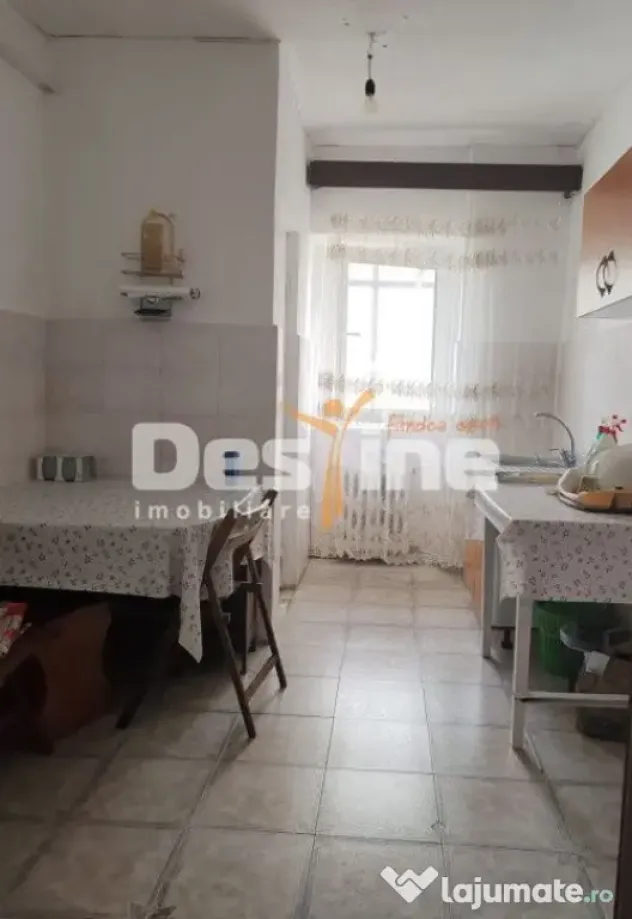 Apartament 3 camere, 2 grupuri sanitare, 2 balcoane, etaj... - Vaslui (Vaslui)