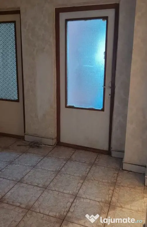 Apartament 3 camere, 2 grupuri sanitare, 2 balcoane, etaj...
