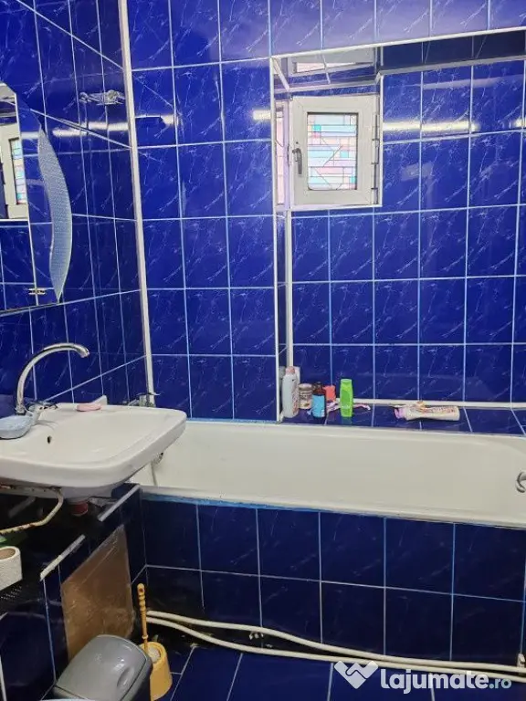 Apartament 3 camere, 2 grupuri sanitare, 2 balcoane, etaj...