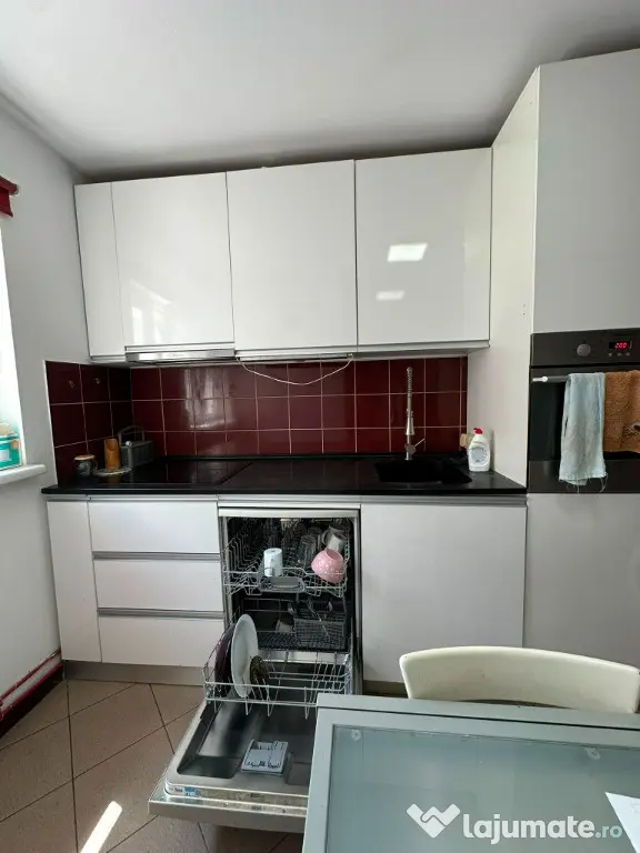 Apartament 3 camere decom. situat în zona Tineretului – Piața Norilor!