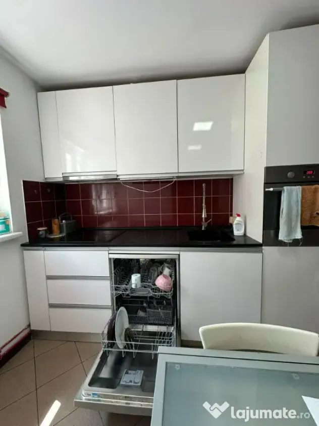 Apartament 3 camere decom. situat în zona Tineretului – Piața Norilor!