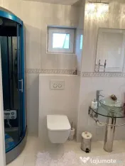 Vila Moderna cu pozitie frontala la lac. 