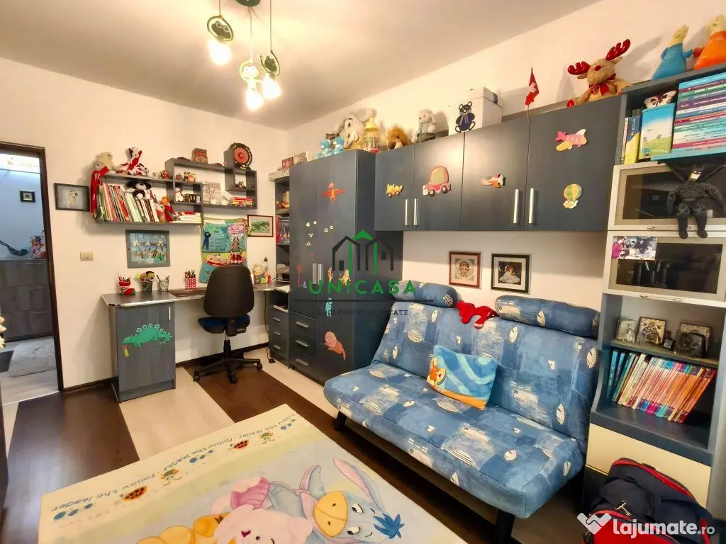 Apartament de inchiriat / 3 camere/ loc de parcare privat