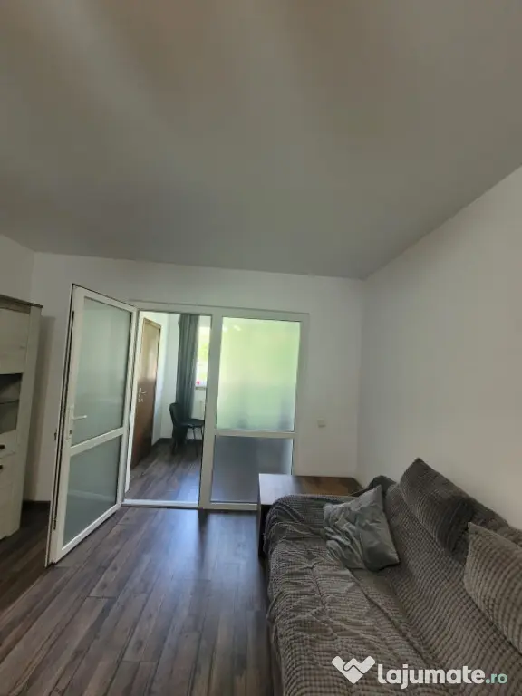Apartament 2 camere 56mp+terasa inchisa 21mp zona Porii