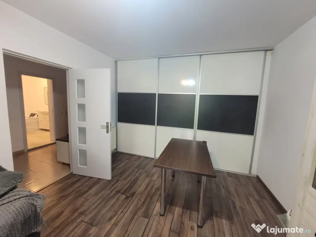 Apartament 2 camere 56mp+terasa inchisa 21mp zona Porii