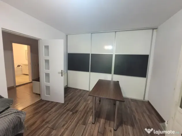 Apartament 2 camere 56mp+terasa inchisa 21mp zona Porii