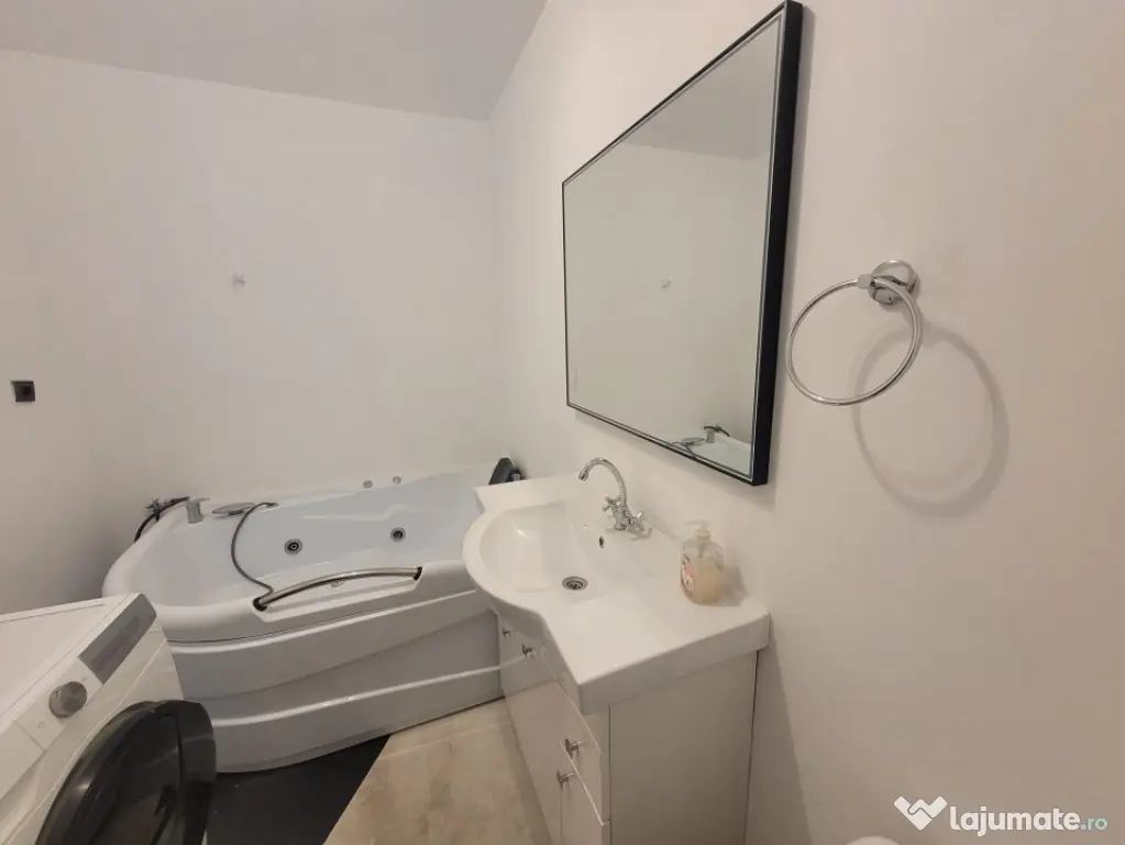 Apartament 2 camere 56mp+terasa inchisa 21mp zona Porii