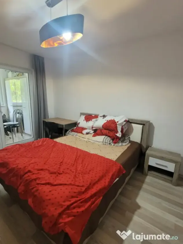 Apartament 2 camere 56mp+terasa inchisa 21mp zona Porii