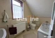 Casă individuală cu sistem fotovoltaic, curte amenajat?...