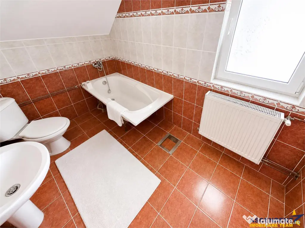 Casa cu 6 camere, 600 mp teren, pomi fructiferi, toate utili