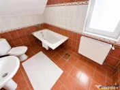 Casa cu 6 camere, 600 mp teren, pomi fructiferi, toate utili 