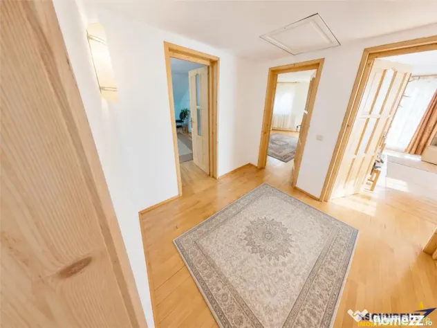 Casa cu 6 camere, 600 mp teren, pomi fructiferi, toate utili - Brasov (Brasov)