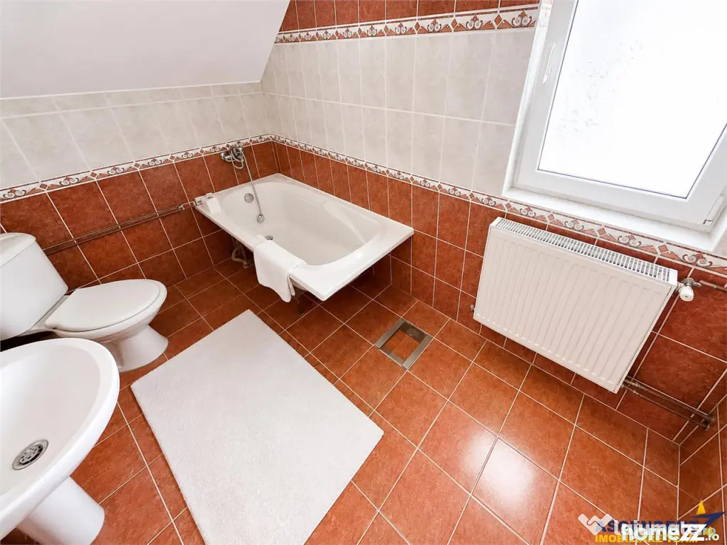 Casa cu 6 camere, 600 mp teren, pomi fructiferi, toate utili - Brasov (Brasov)