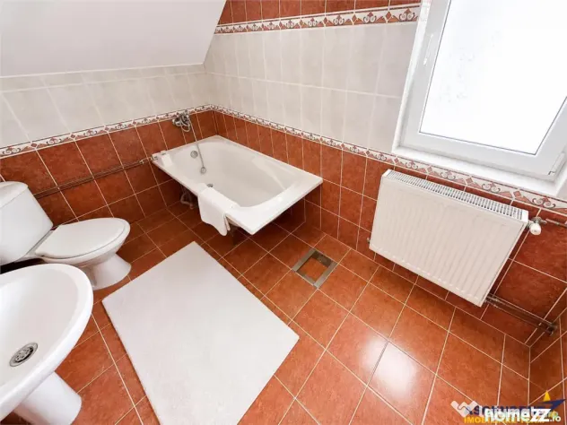Casa cu 6 camere, 600 mp teren, pomi fructiferi, toate utili - Brasov (Brasov)