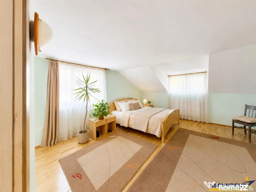 Casa cu 6 camere, 600 mp teren, pomi fructiferi, toate utili - Brasov (Brasov)