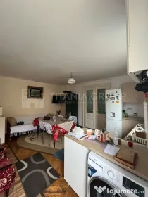 Apartament 3 camere, curte comună, Centrul Istoric Schei