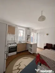 Apartament 3 camere, curte comună, Centrul Istoric Schei
