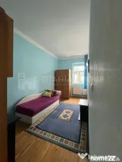 Apartament 3 camere, curte comună, Centrul Istoric Schei