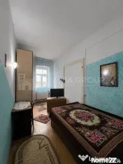 Apartament 3 camere, curte comună, Centrul Istoric Schei