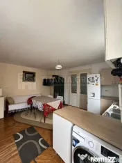 Apartament 3 camere, curte comună, Centrul Istoric Schei