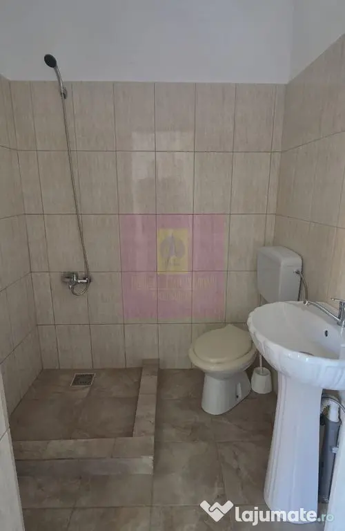 Casa cu 2 camere de vanzare in Campina